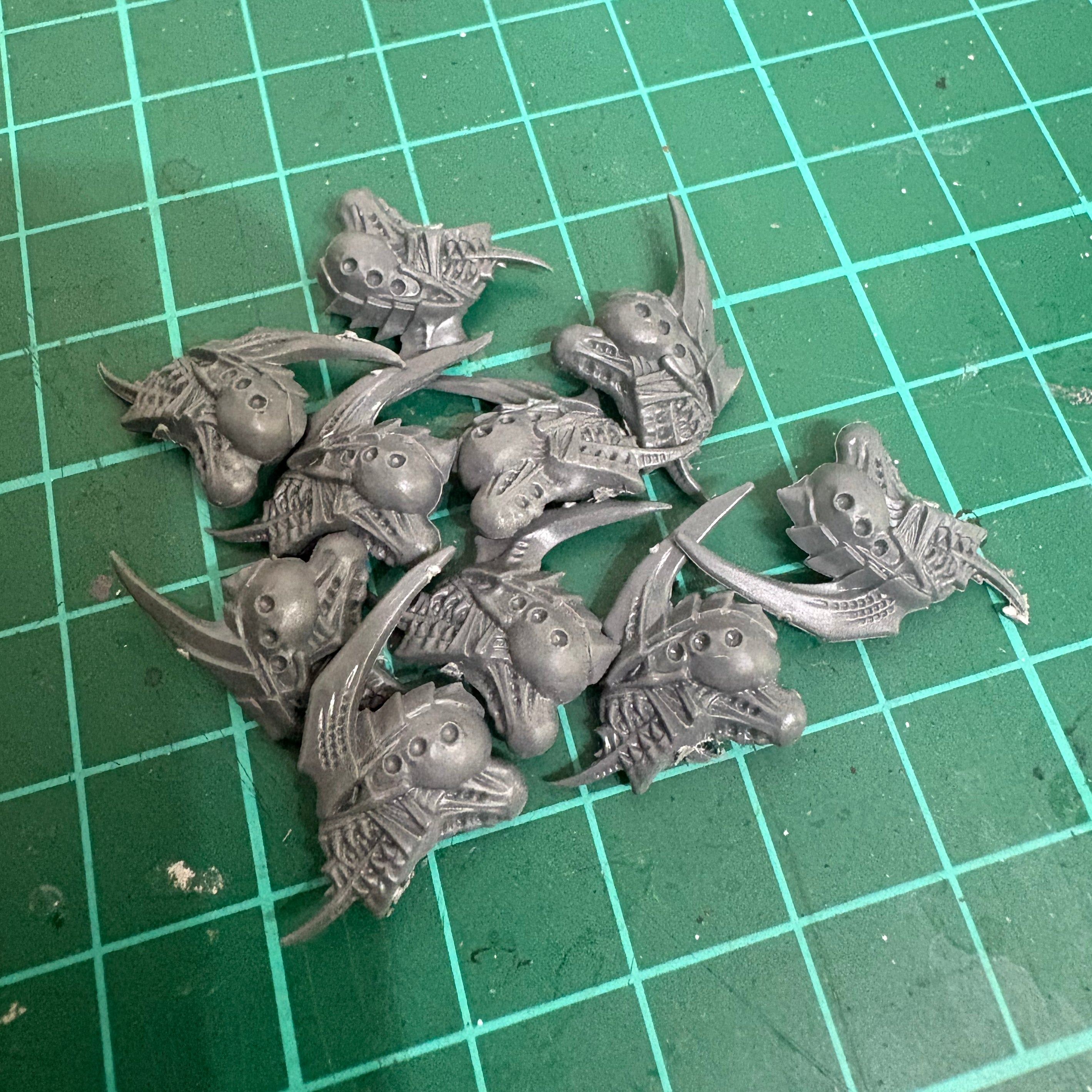 Tyranid Gargoyle Heads Bits Pack – 10x Heads for Warhammer 40K Conversion Kitbash