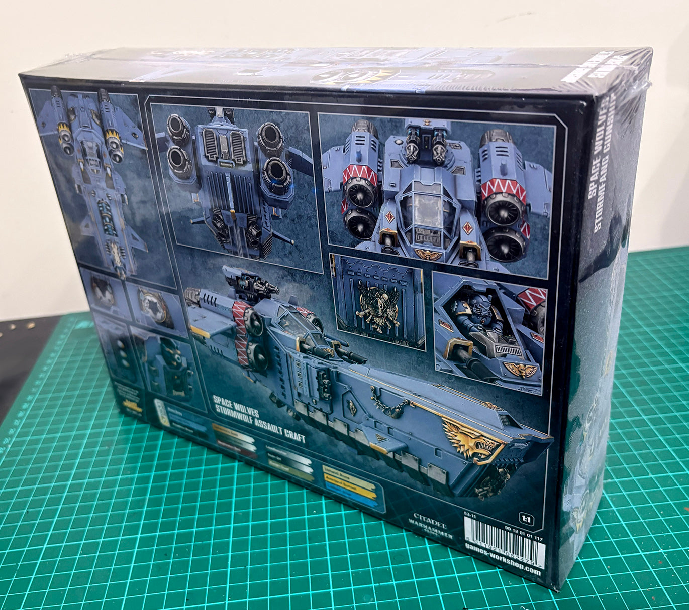 Warhammer 40,000 – Space Wolves Stormfang Gunship | OOP Small Hole in Sealed Box | Citadel Miniature | Rare