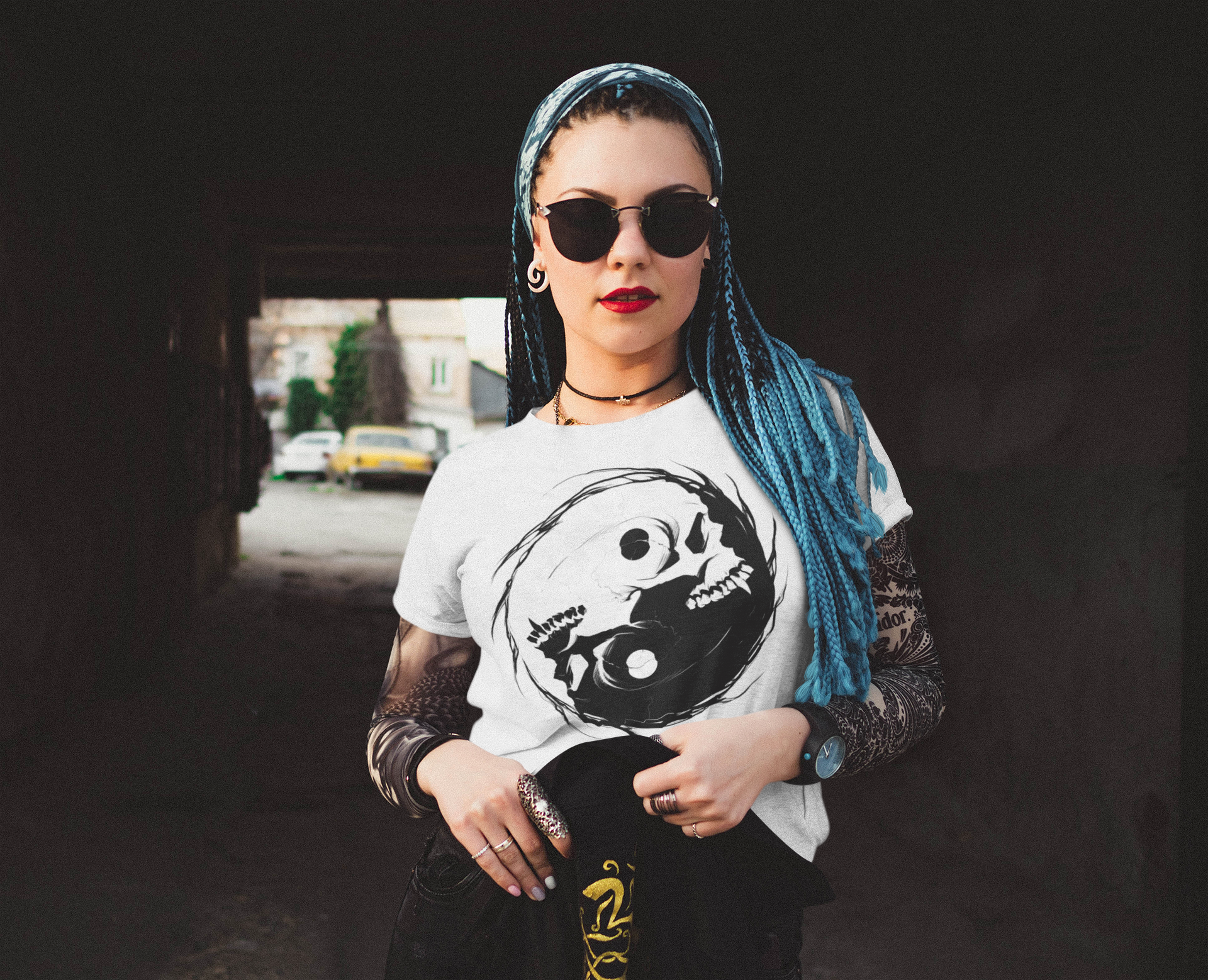 Occult Gothic Vampire Skull Yin Yang Sigil | Essential Cotton T-Shirt Light